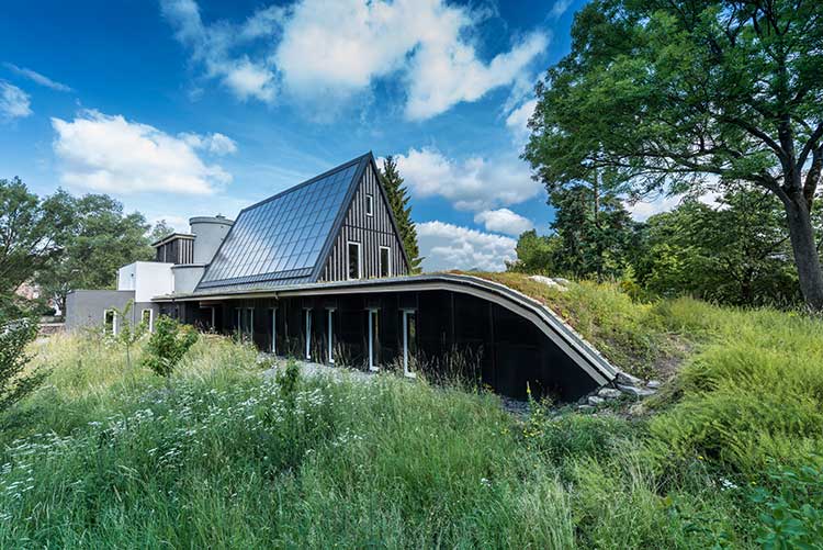 Abbildung zum Fachartikel »Sonnenhaus mit zukunftsweisendem Energie- und Baukonzept« 