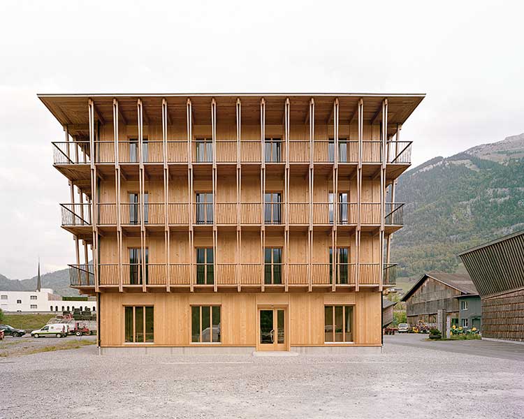 Bürohaus Küng, Eingangsseite