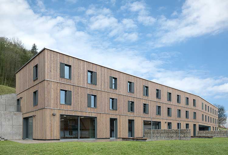 Holz-Stroh-Neubau ergänzt die Benediktinerabtei Plankstetten