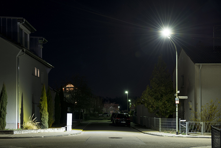 Neue LED-Außenlampe als Straßenbeleuchtung 