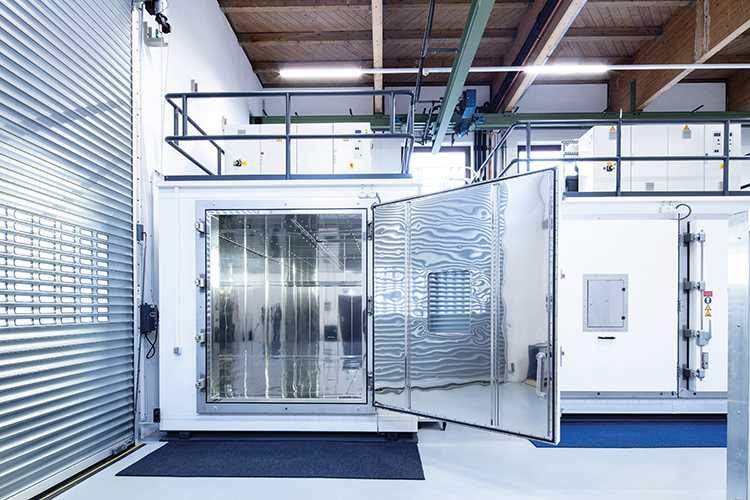 Prüfkammer für Emissionsprüfung des Fraunhofer WKI (© Marek Kruszewski) 