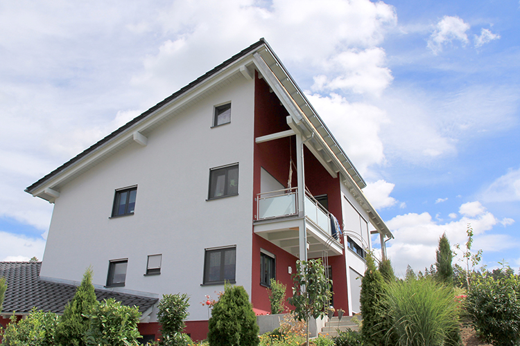 Typisches Holzrahmenhaus mit Wärmedämmverbundsystem mit Dämmplatten aus Holzfasern (© Fraunhofer WKI I Norbert Rüther) 