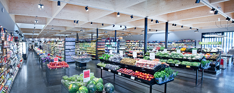 Dieser Supermarkt im österreichischen Prutz erhielt das Zertifikat für die energetische Sanierung zum EnerPHit-Standard 