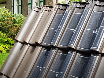 Solardachsteine liefern Strom und Wärme