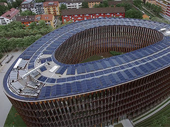 Projekt zieht Bilanz: Freiburger »Rathaus im Stühlinger« ist Europas größtes Netto-Nullenergiegebäude