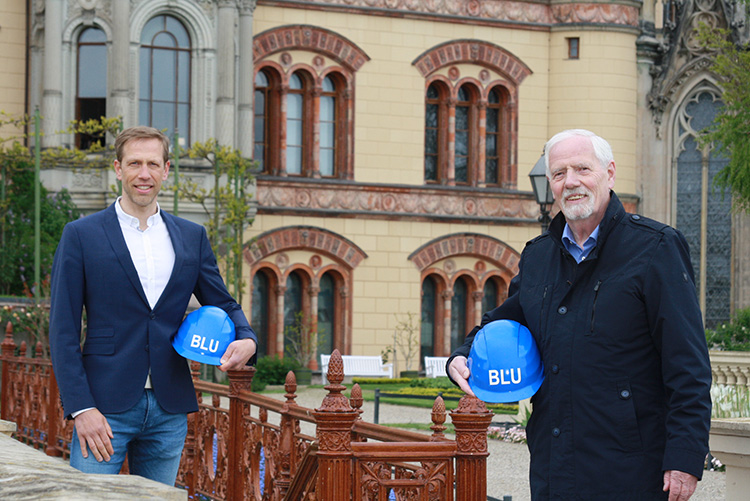 Das Bild zeigt Dipl.-Ing. Steffen Güll (li), Sprecher des Ingenieurrates M-V 2020, und Dipl.-Ing. Wulf Kawan, Präsident der Ingenieurkammer M-V (re.)  