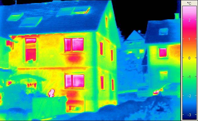 Thermografie und Blower-Door-Test spüren energetische Schwachstellen an Gebäuden auf 