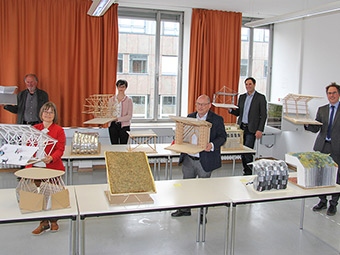 Schüler konstruieren Stadiondächer