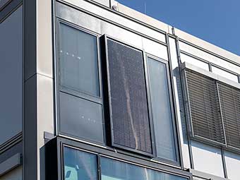 Modulfassade mit integrierter Anlagentechnik versorgt Gebäude mit erneuerbarer Energie
