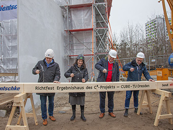 Richtfest beim Carbonbetongebäude CUBE