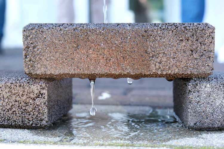 Wasserdurchlässige Pflasterziegel 