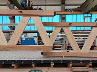Hallentragwerk mit Buche-Furnierschichtholz