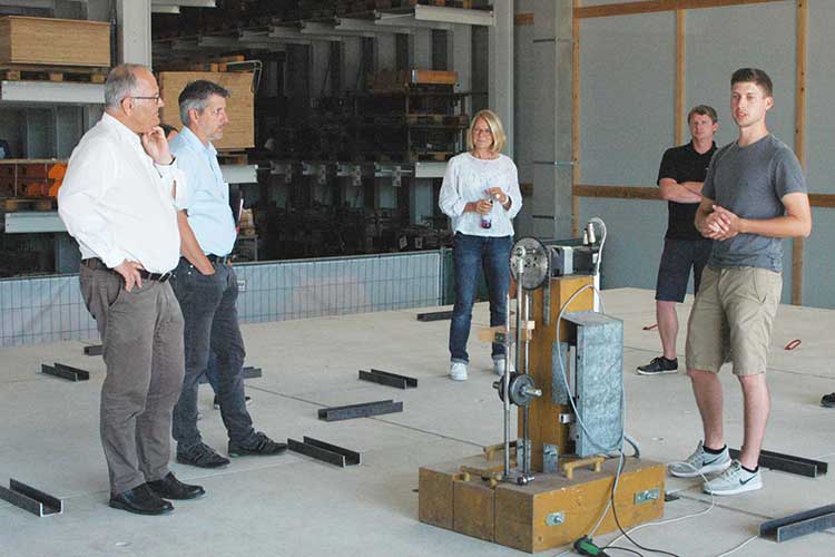 Abbildung zur Meldung »Forschung zur Schwingungsoptimierung von Holzdecken im Großformat an der Hochschule Biberach« Hochschule Biberach