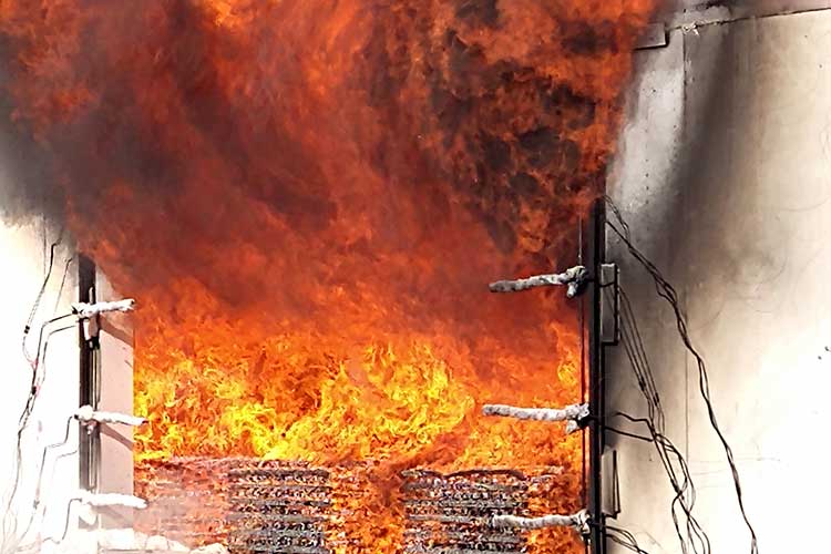 Wie können wir mehrgeschossige Gebäude aus Holz brandsicher bauen? 