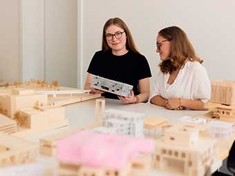 Wie aus einem Parkhaus ein Studierendenwohnheim wird