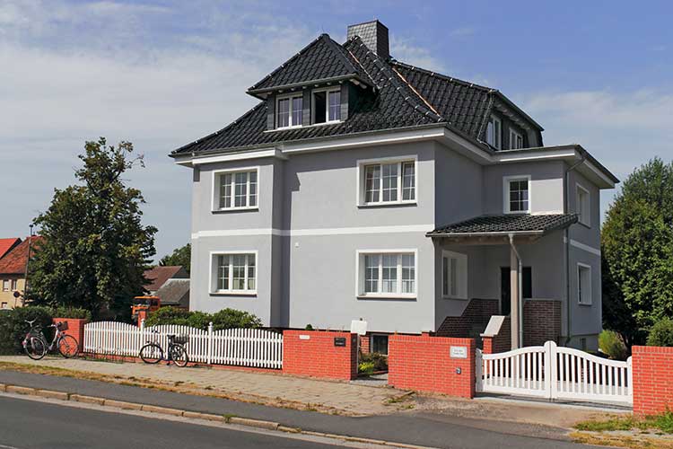 Saniertes Haus (Foto: ArTo-stock.adobe) 