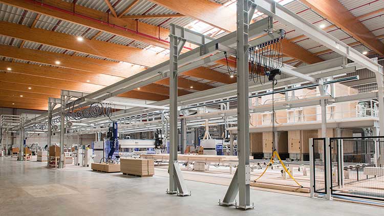 Innenansicht Fertigungshalle für seriellen Holzwohnungsbau