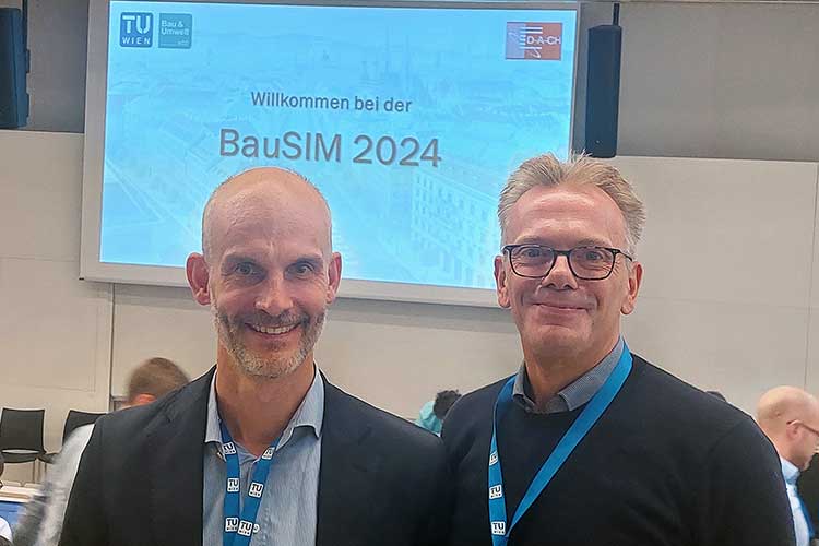Prof. Dr. Justus Medgenberg (li.) und Prof. Dr. Normen Langner auf der BauSIM-Konferenz in Wien 