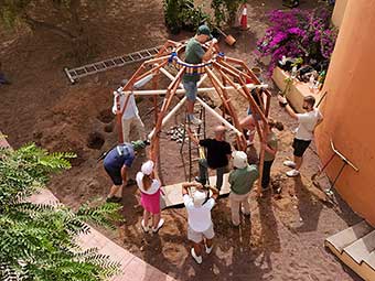 Begrünter Holzpavillon auf Gran Canaria
