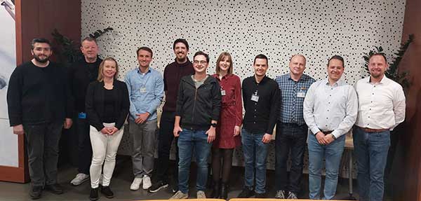 Das Bild zeigt das interdisziplinäre 11-köpfige »ReSaMon«-Projektteam, bestehend aus 2 Frauen und 9 Männern.
