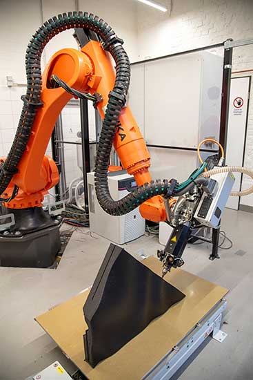 Das Bild zeigt den 3-D-Druckroboter am Fachbereich Architektur der FH Münster.