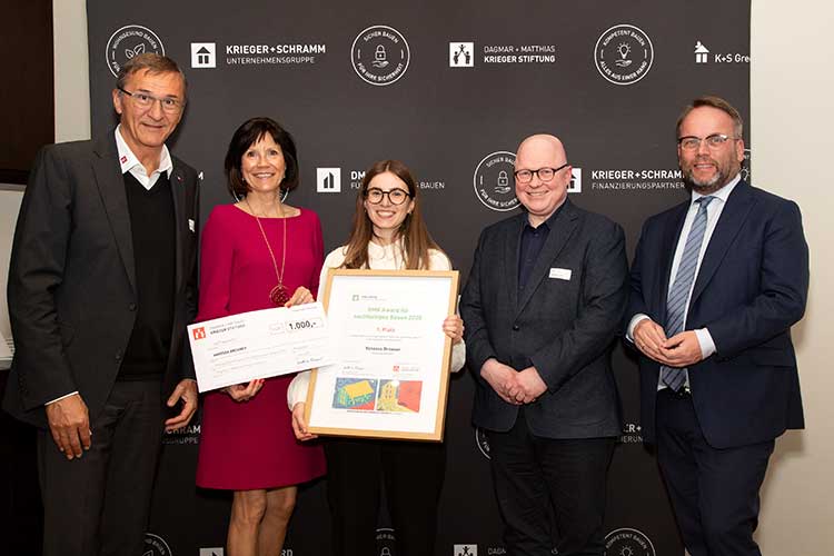 Gruppenbild von der Preisverleihung des DMK Awards: (v.l.n.r.) Matthias Krieger (Stiftung), Dagmar Krieger (Stiftung), Vanessa Bronner, Prof. Dipl.-Ing. Architekt BDA DWB Alexander Reichel, Juryvorsitzender, Staatsminister Timon Gremmels, Schirmherr 