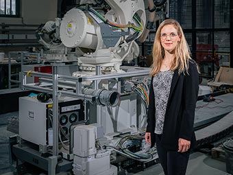 Portrait Professorin Dr. Inka Mai im Labor 